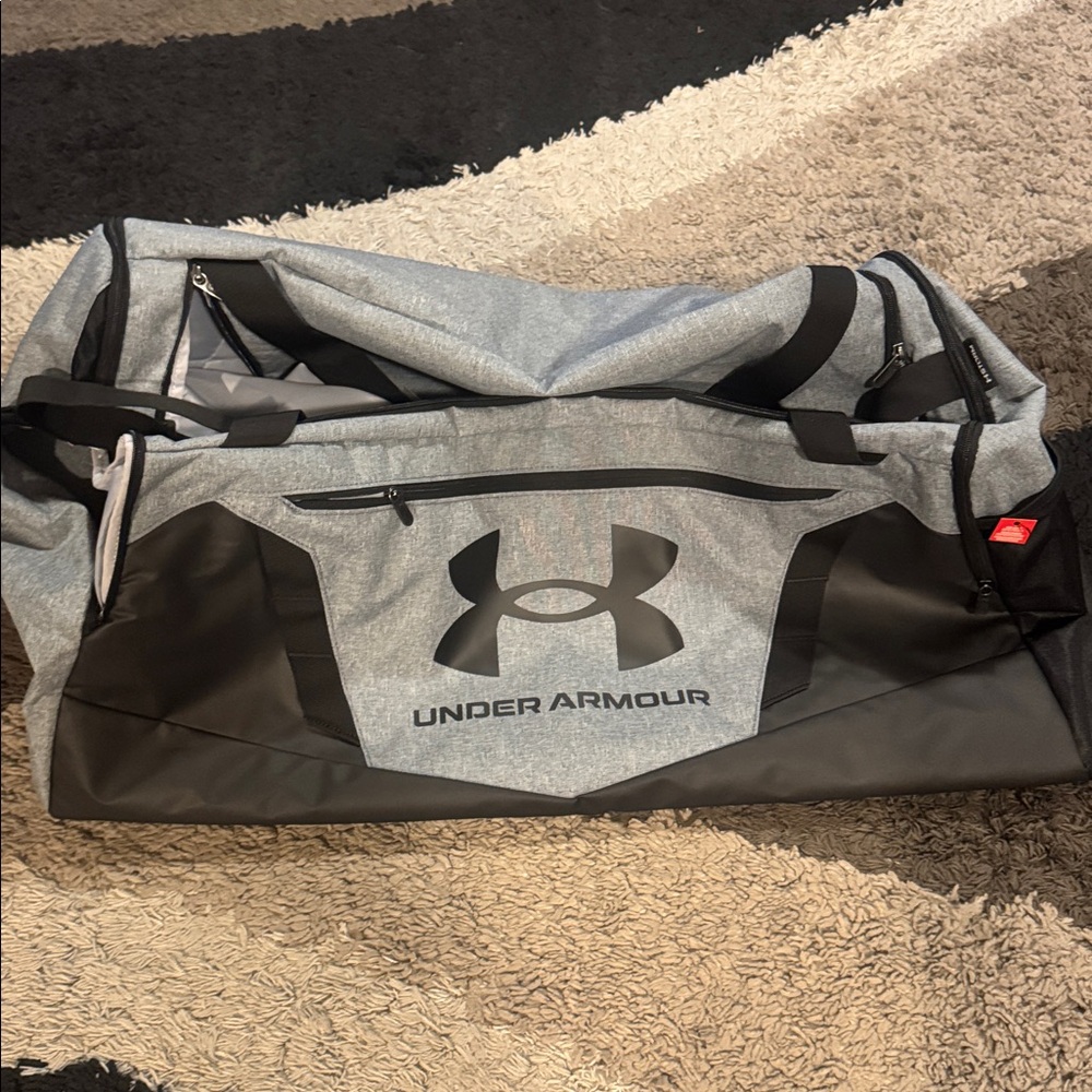 Under Armour Undeniable Black and Gray Duffel Bag large 101L - Picture 5 of 9